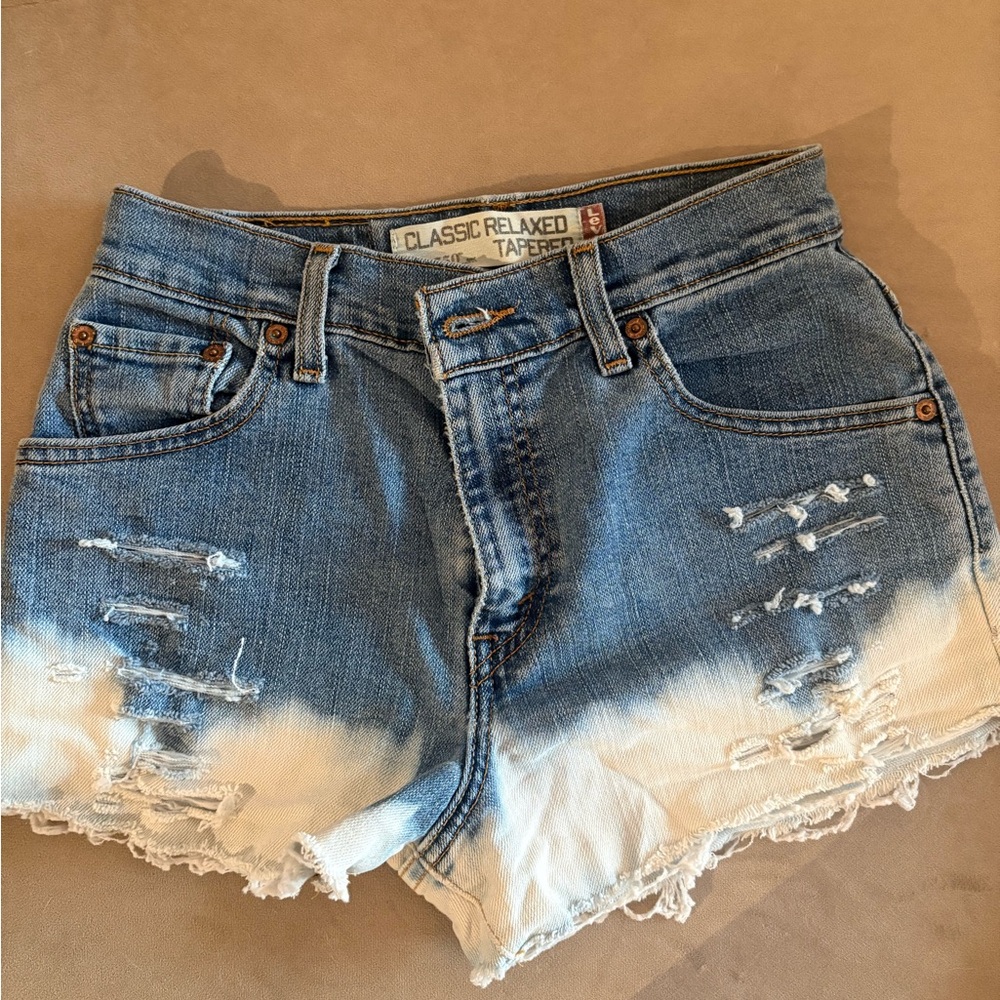 Levi’s 550 Classic Relaxed Tapered Blue Denim Shorts